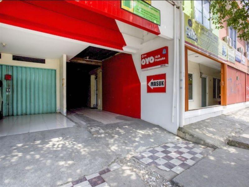 J&B Rooms Pramuka Jakarta Mitra Reddoorz Exteriér fotografie