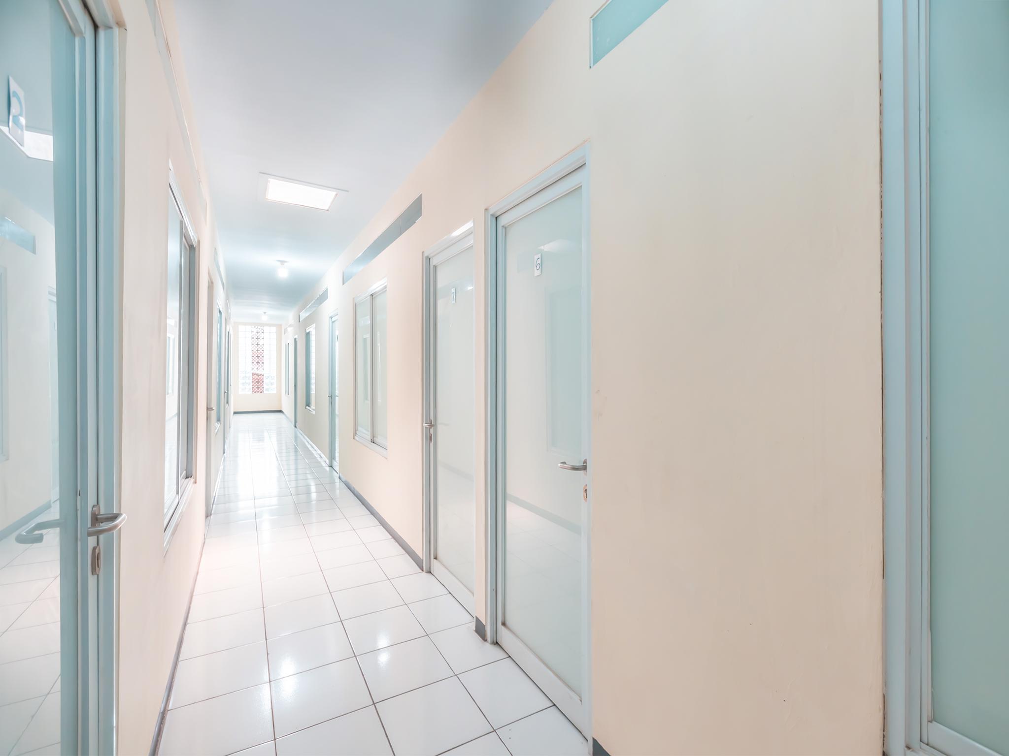 J&B Rooms Pramuka Jakarta Mitra Reddoorz Exteriér fotografie