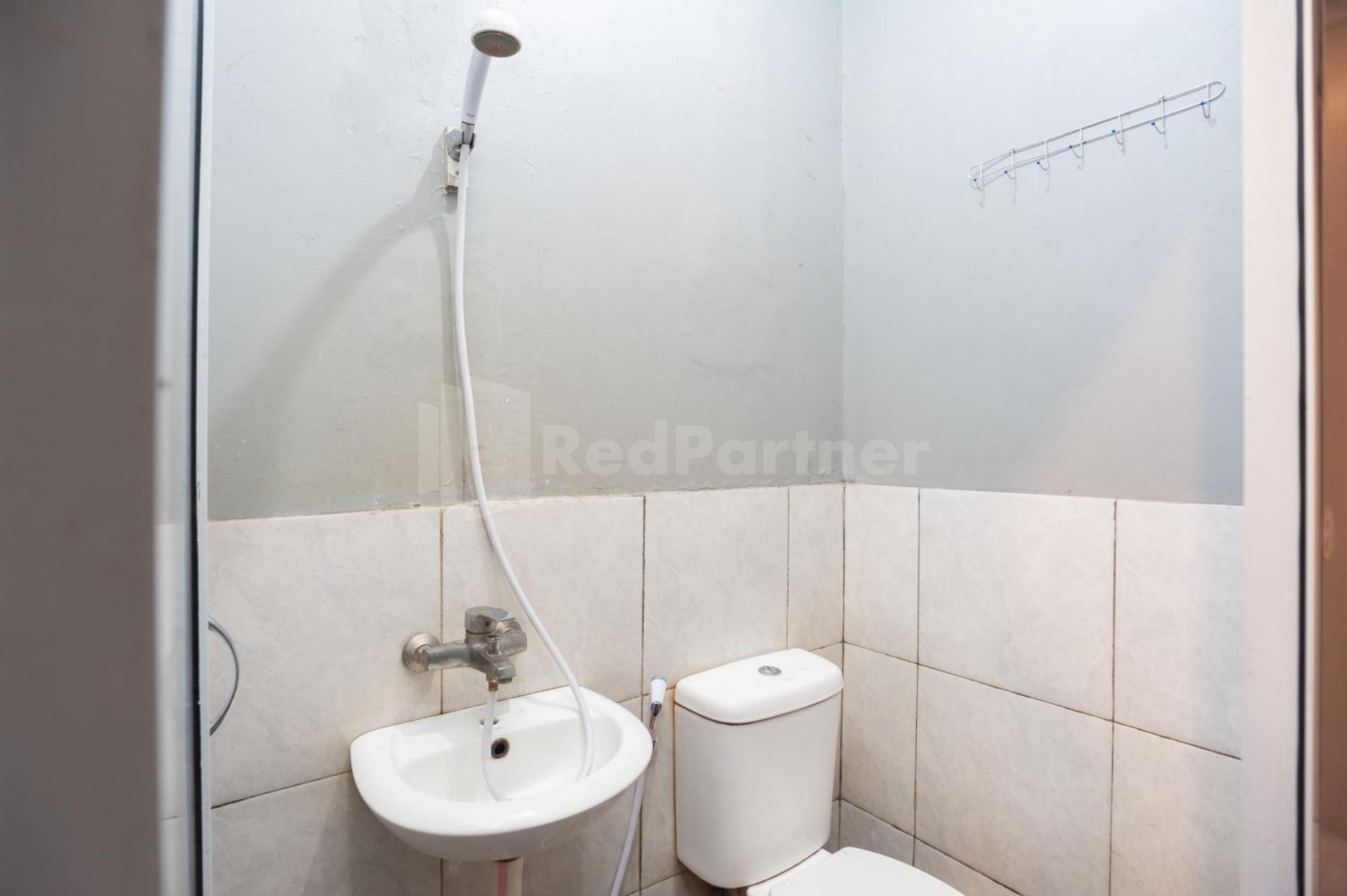 J&B Rooms Pramuka Jakarta Mitra Reddoorz Exteriér fotografie