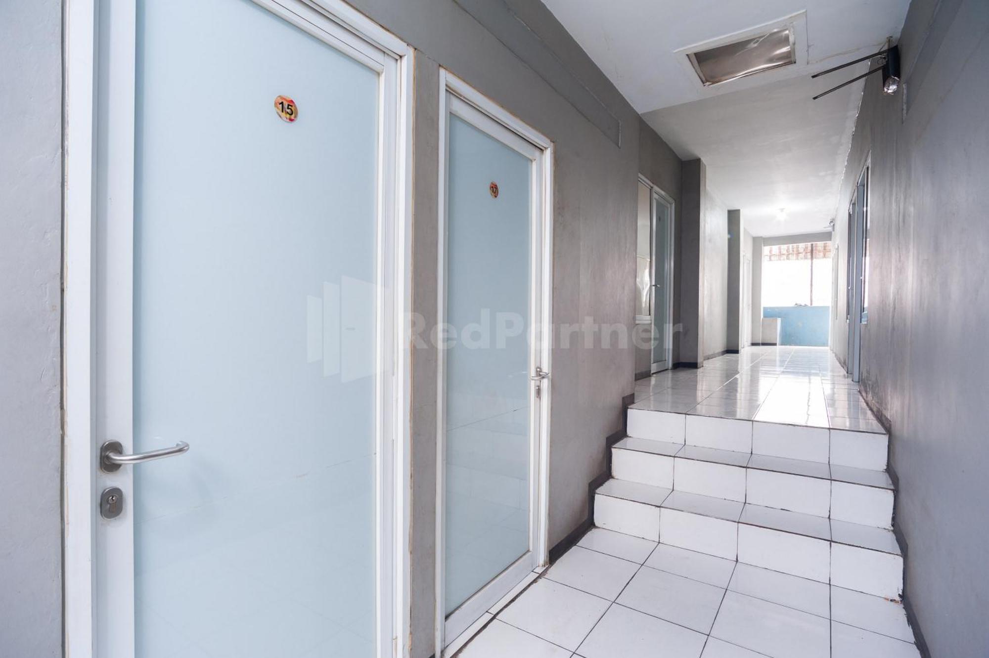 J&B Rooms Pramuka Jakarta Mitra Reddoorz Exteriér fotografie