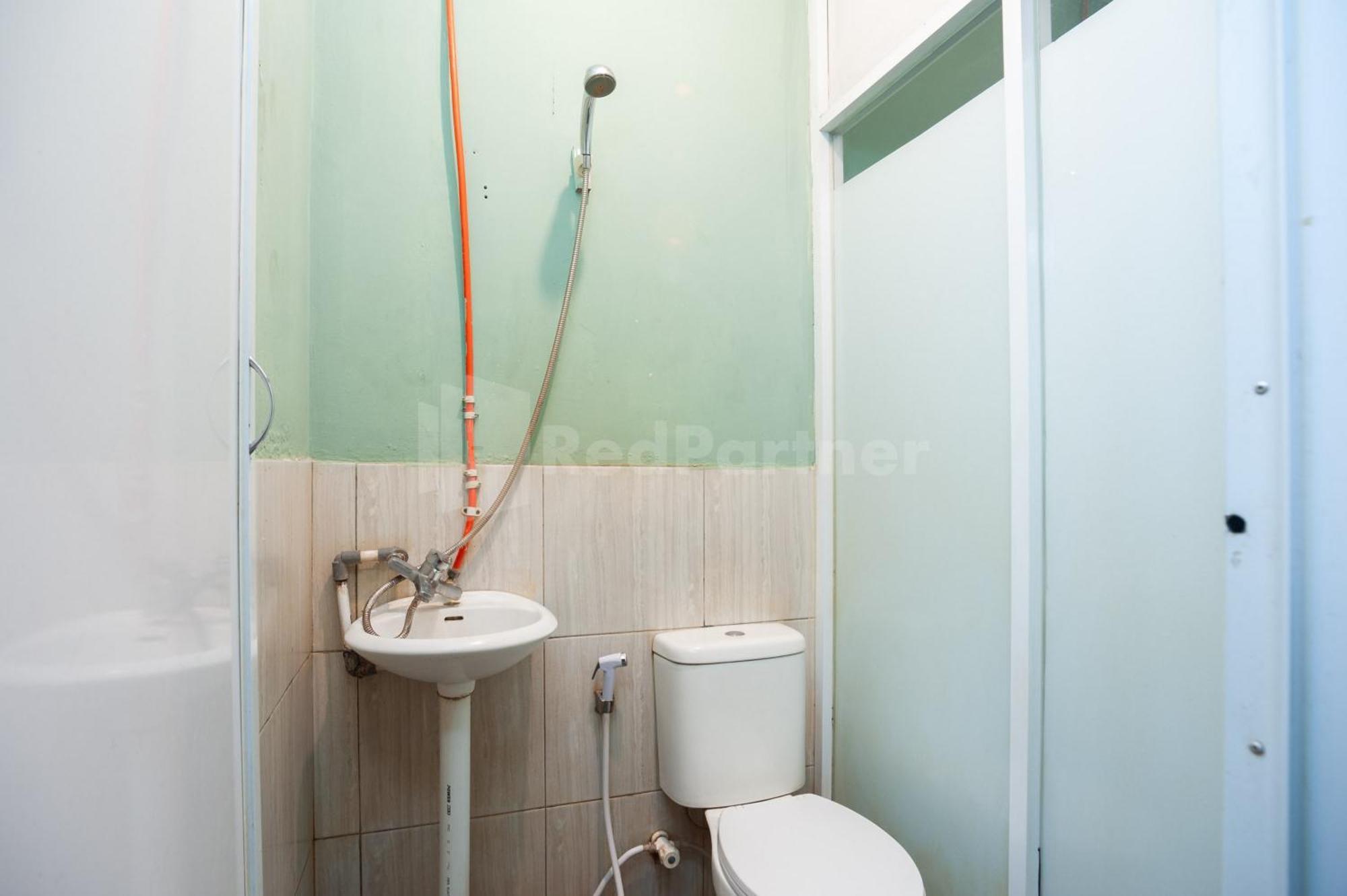 J&B Rooms Pramuka Jakarta Mitra Reddoorz Exteriér fotografie