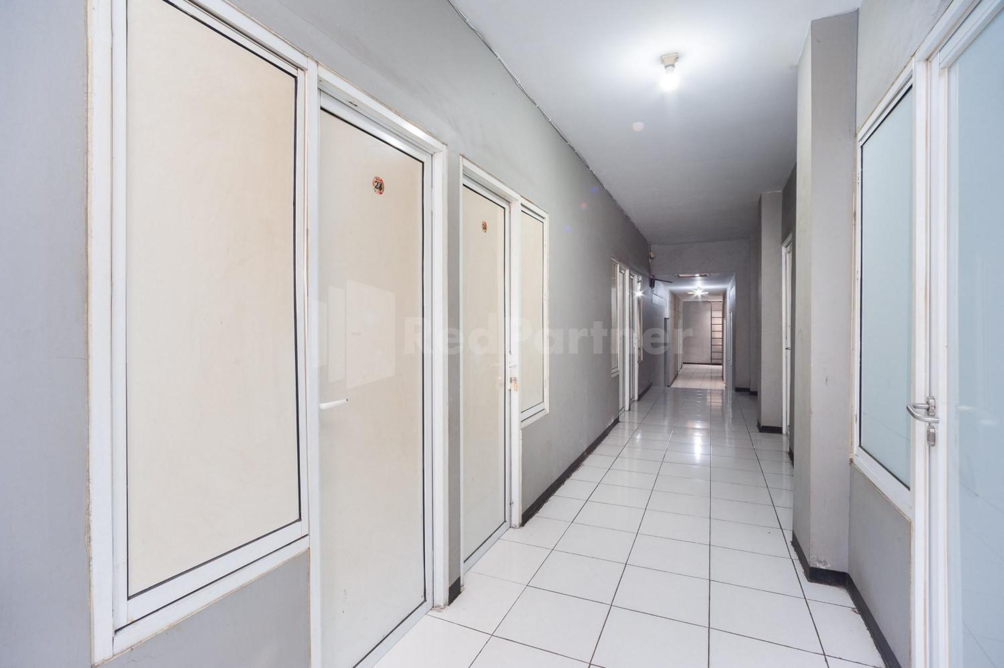 J&B Rooms Pramuka Jakarta Mitra Reddoorz Exteriér fotografie