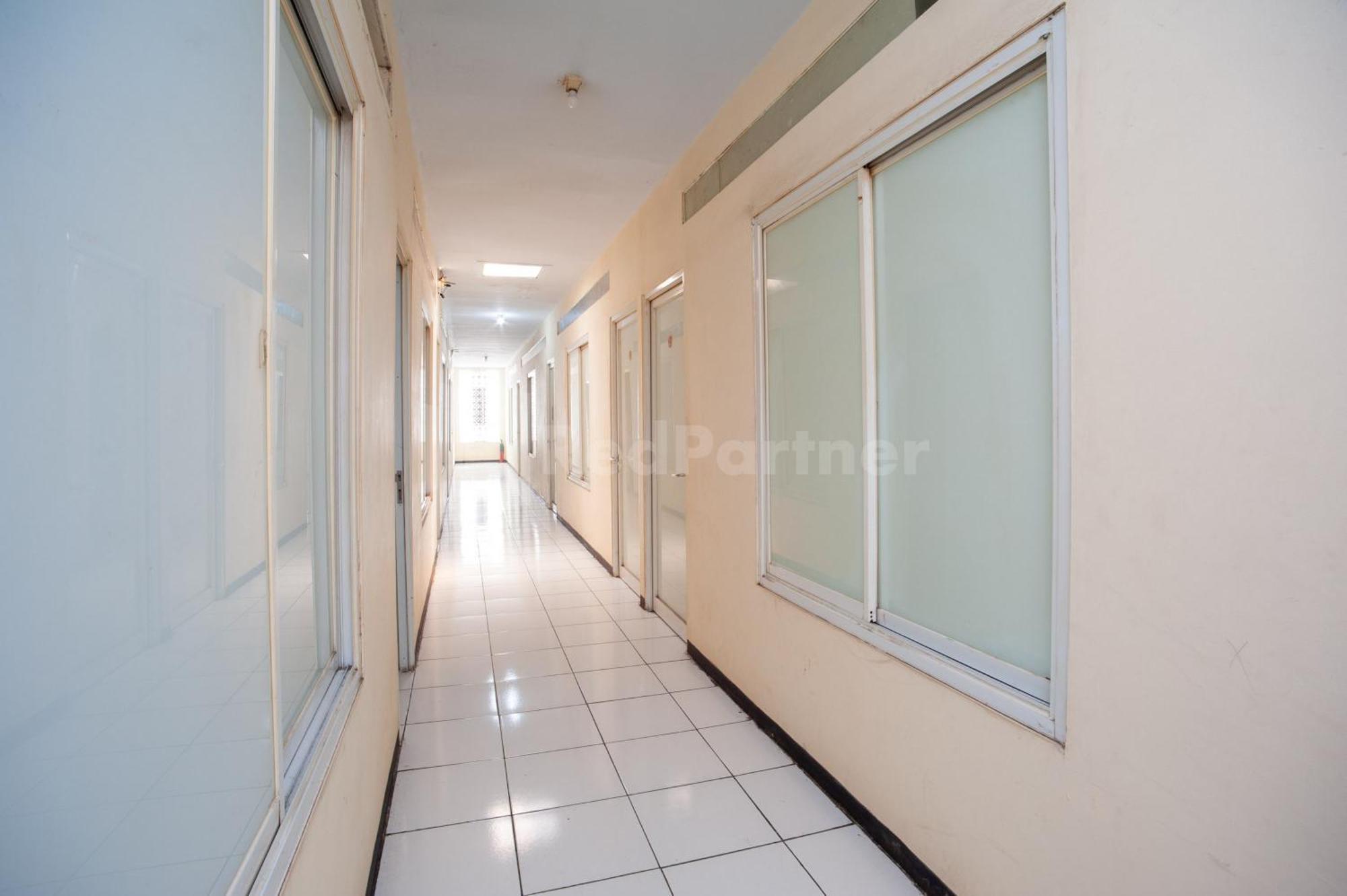 J&B Rooms Pramuka Jakarta Mitra Reddoorz Exteriér fotografie