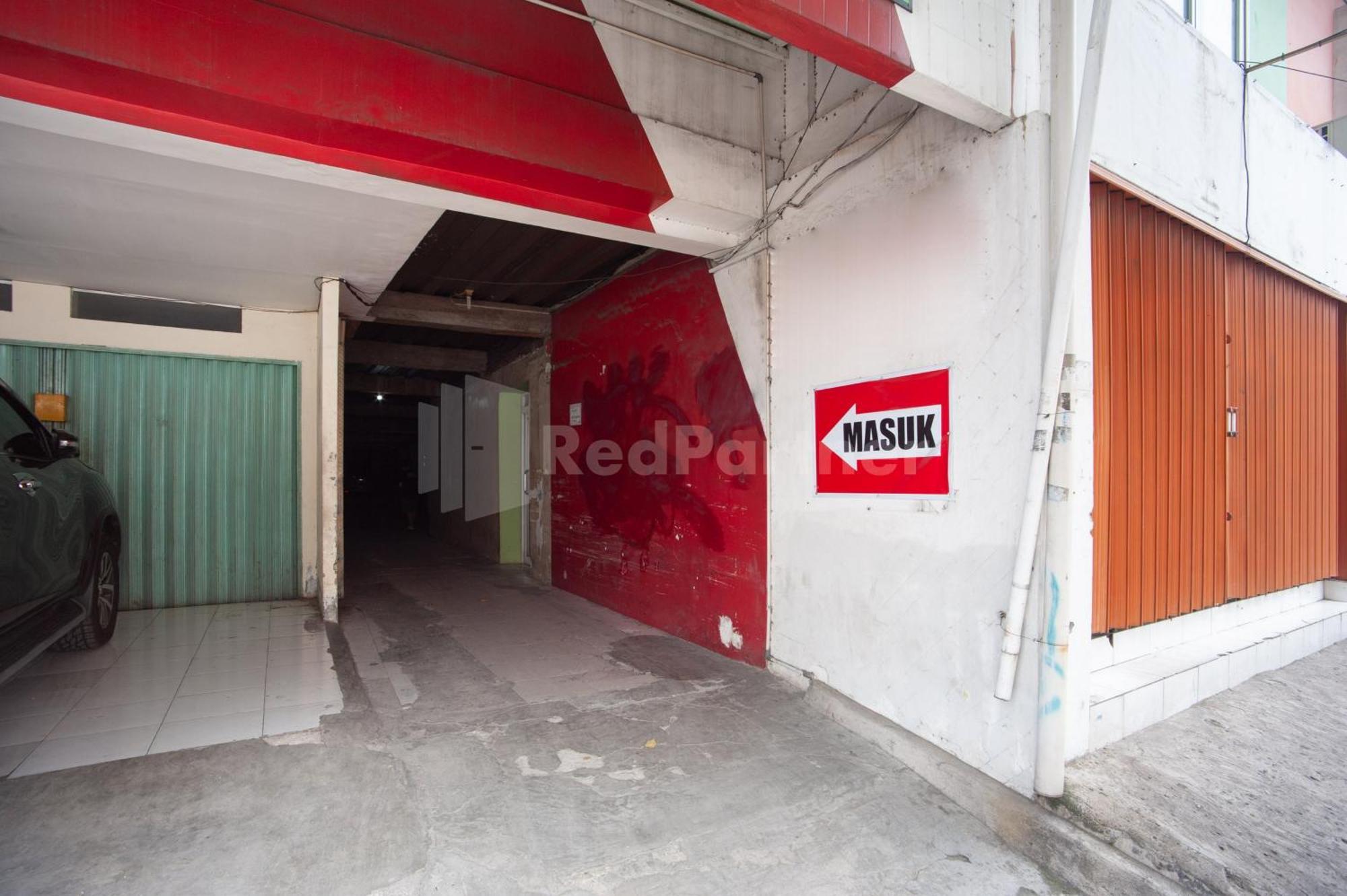J&B Rooms Pramuka Jakarta Mitra Reddoorz Exteriér fotografie