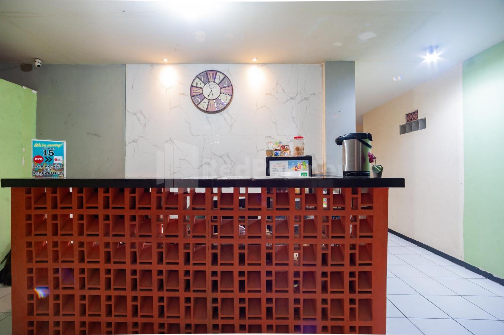 J&B Rooms Pramuka Jakarta Mitra Reddoorz Exteriér fotografie