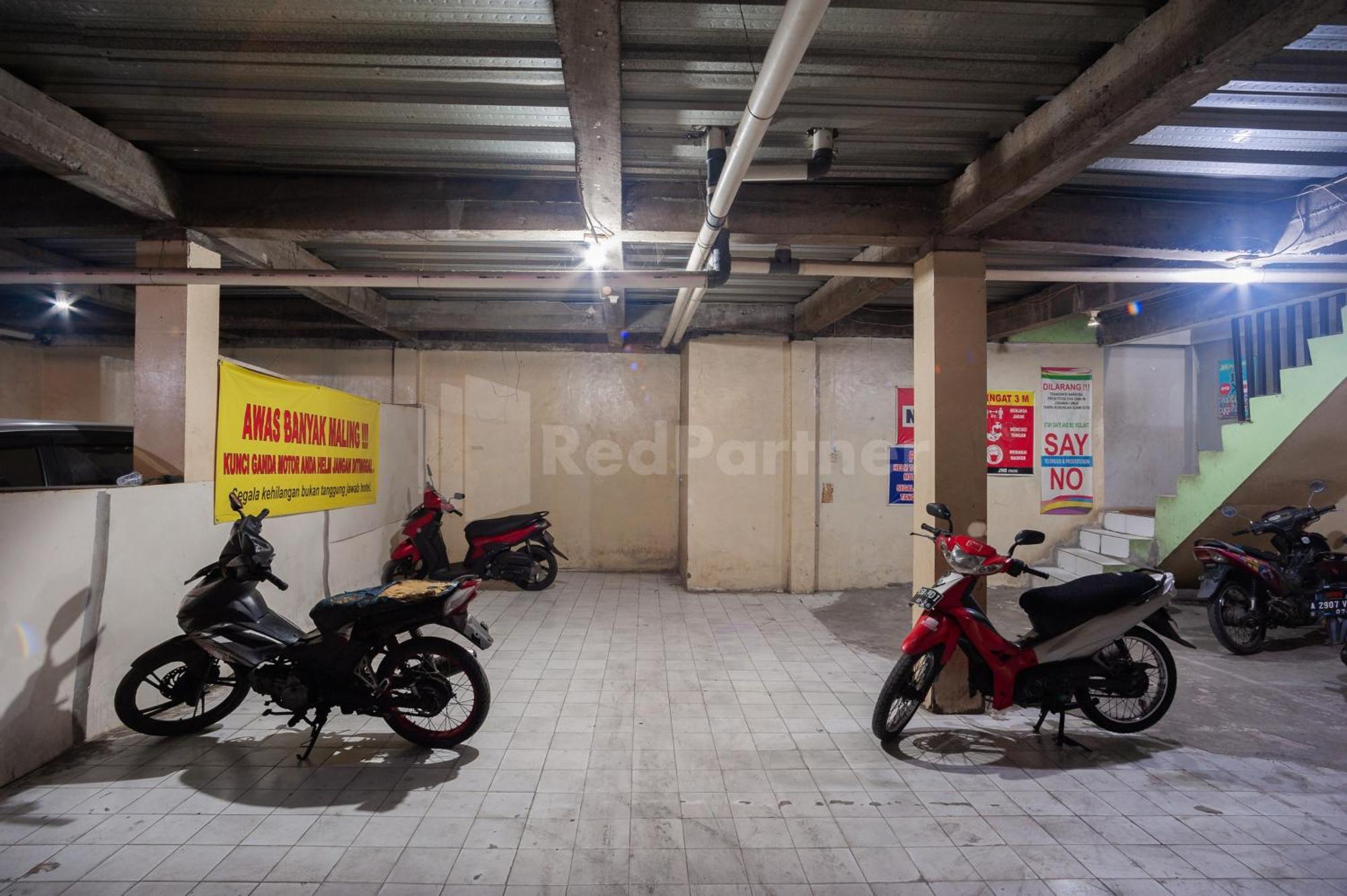 J&B Rooms Pramuka Jakarta Mitra Reddoorz Exteriér fotografie
